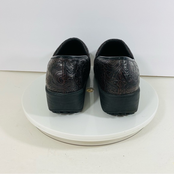 Safe T Step Faux Leather Clogs Women 10 Brown Career Work Floral Embossed SlipOn - Picture 5 of 9